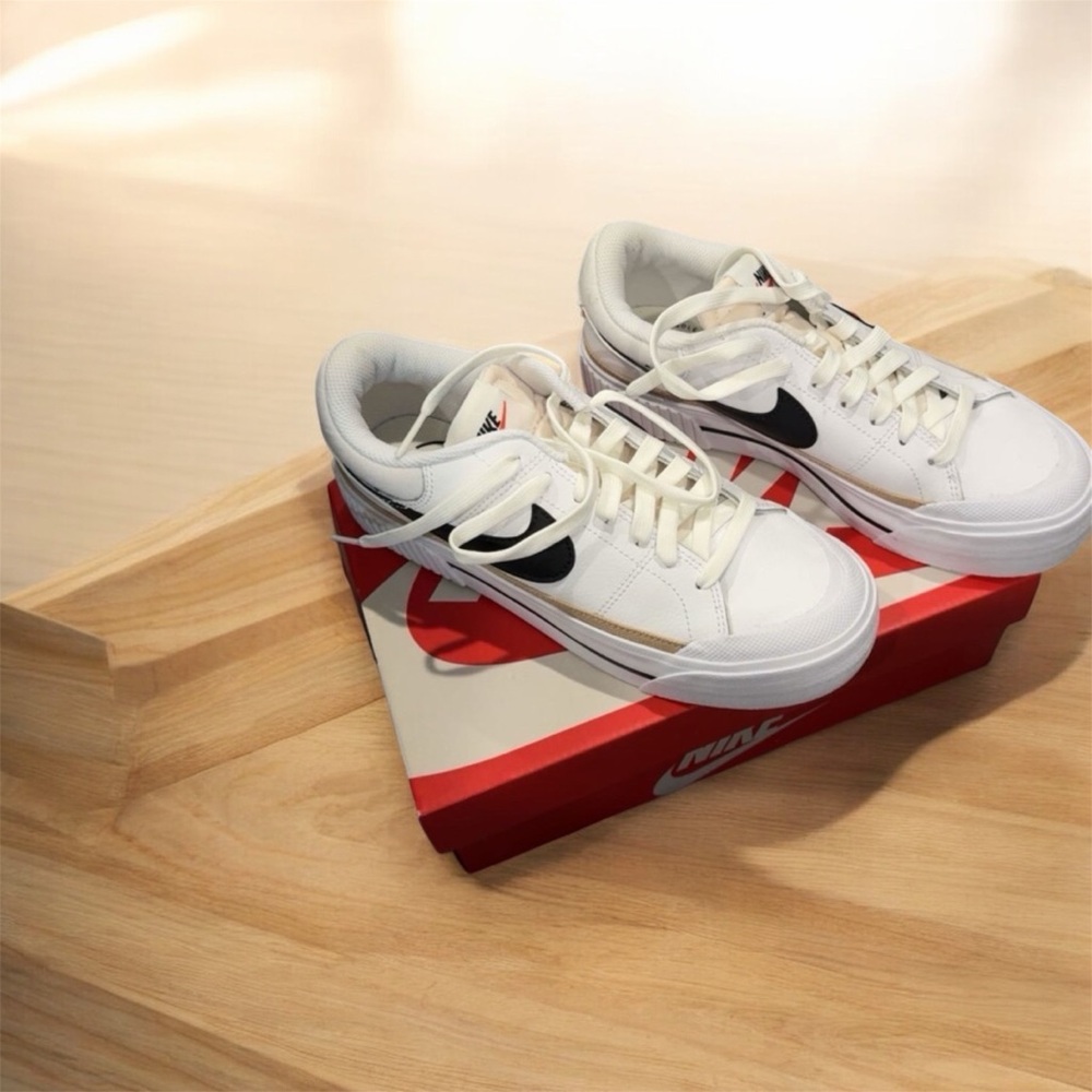 Nike White and Black Low-Top Sneakers